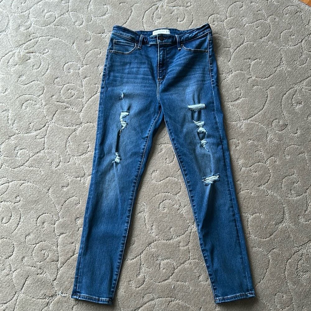 Abercrombie & Fitch Women's Medium Wash distressed super skinny 6S
